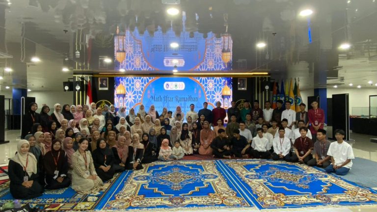 Kebersamaan Ramadan: HIMATIKA Gelar Math Iftar Bersama Keluarga Besar Prodi Pendidikan Matematika UMRAH